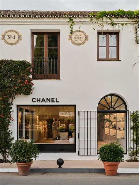 CHANEL Reopens The Doors of A Seasonal Boutique .